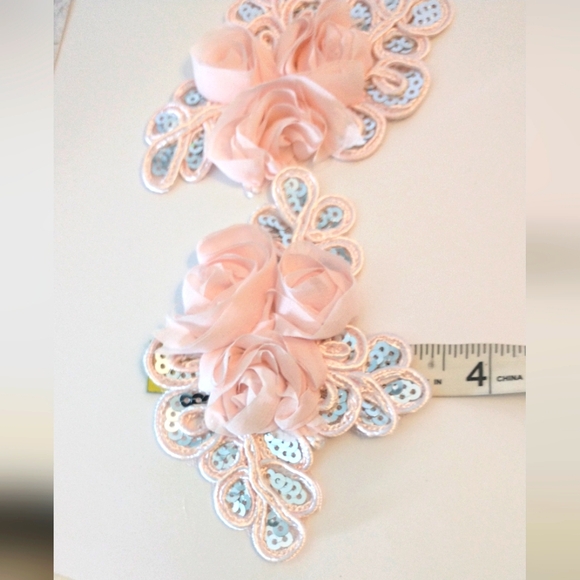 🩷🌸 Sequin Floral Appliques - Picture 4 of 4